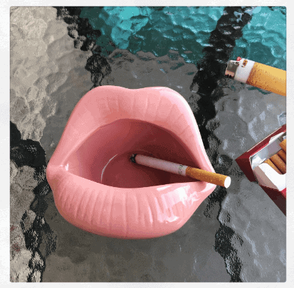 Hot Lips Cigarette Ashtray