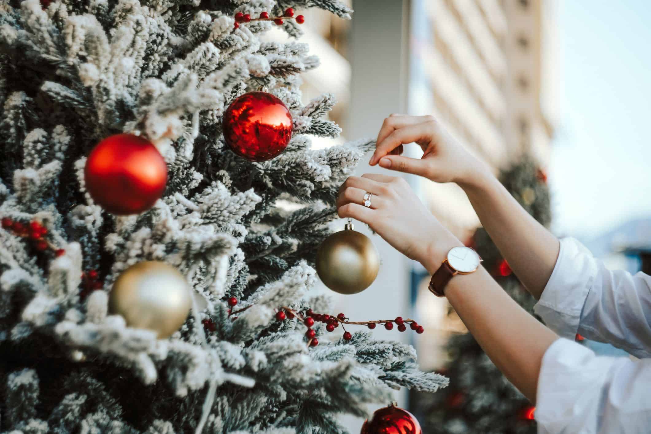 17 Best Christmas Tree Decoration Ideas For Every Style & Budget